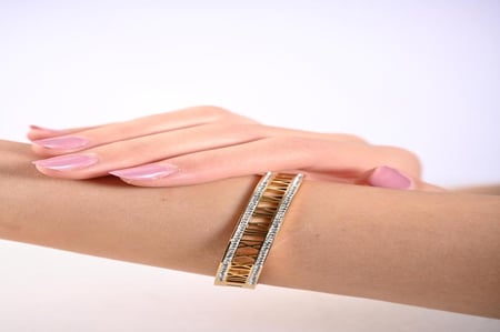 أسوارة نسائية لون ذهبي من لادون