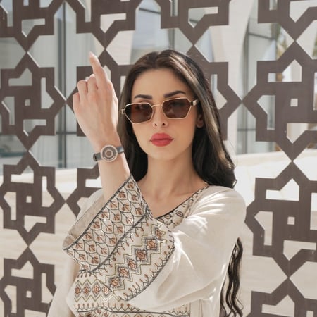 ساعة نسائية جلد لون أسود من لادون