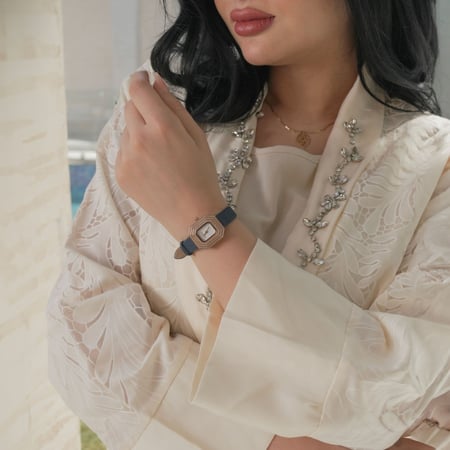 ساعة نسائية جلد لون أزرق من لادون