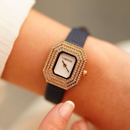 ساعة نسائية جلد لون أزرق من لادون