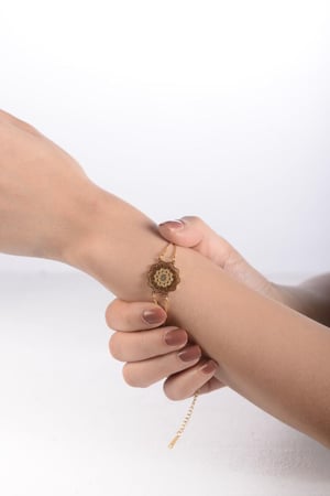 أسوارة نسائية لون ذهبي من لادون