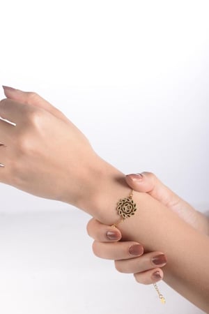 أسوارة نسائية لون ذهبي من لادون