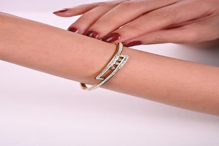 أسوارة نسائية لون ذهبي من لادون