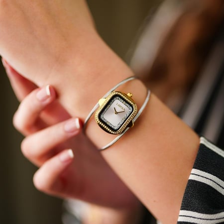 ساعة مربعة نسائية