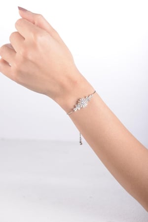 أسوارة نسائية لون فضي  من لادون