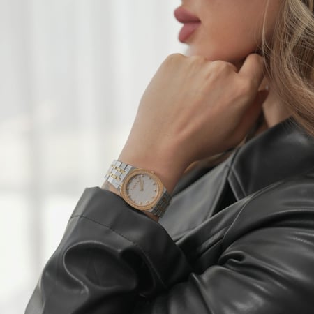 ساعة نسائية ستيل لون ذهبي و فضي من لادون