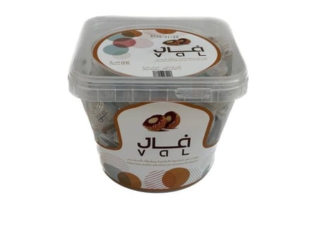 كرات التمر محشوة بالطحينة ومغطاة بالسمسم