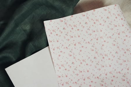 ورق تغليف هدايا برسومات متعددة | صَيف