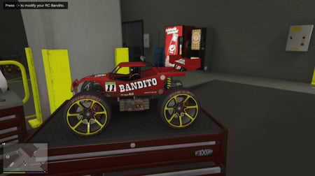 ايدي قراند و123 لعبة محملة ( سيارات مهكرة وملابس )