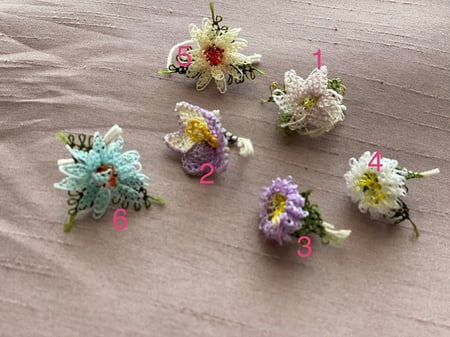 اكسسوار الورد المطرز