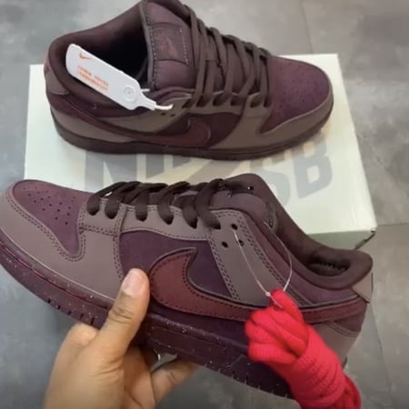 Nike SB Dunk Low "City of Love"