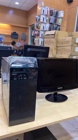 كمبيوتر مكتبي اي ثري مع الملحقات والشاشة من همسات الابداع