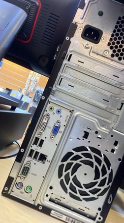 كمبيوتر مكتبي HP     DELKTOP