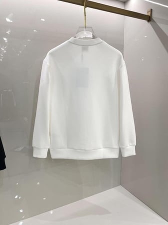 بلوزة بربري رجالية كم طويل شتوية لون أبيض بشعار مطرز أزرق