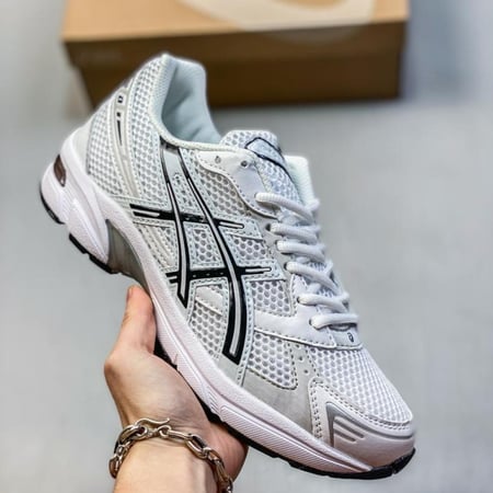 حذاء رياضي اسكس جيل 1130 لون وايت بلاك