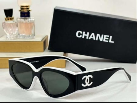 نظارة شمس شانيل نسائية كات آي بلاك وايت أنيقة