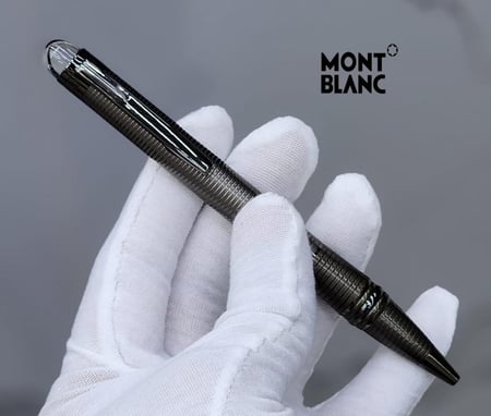 قلم مكتب كباس مون بلانك ستارووكر بلون أسود معدني بنقوش