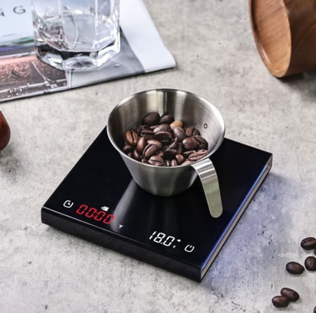 ميزان عصري بتصميم انيق - اسود و ابيض |  Smart Scale Neo LED