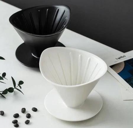 قمع سيراميك نصف القمر - اسود وابيض | V60 Dripper