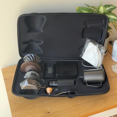 بكج القهوة المختصة الفاخر - طاحونة ستيل | PACKAGE V60