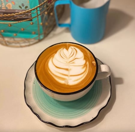 كوب مع صحن مموج منقط | 180 مل