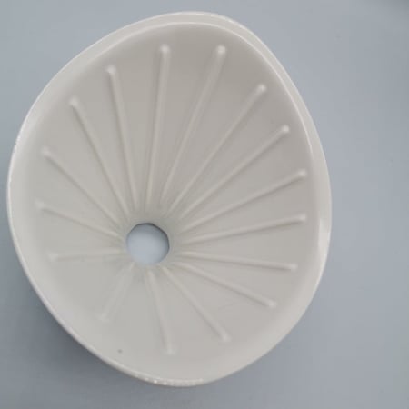 قمع سيراميك نصف القمر - اسود وابيض | V60 Dripper