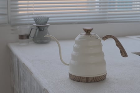 غلاية ستريكس Strix الذكية للترشيح 1 لتر - ابيض خشبي | Smart Pour Kettle 1L