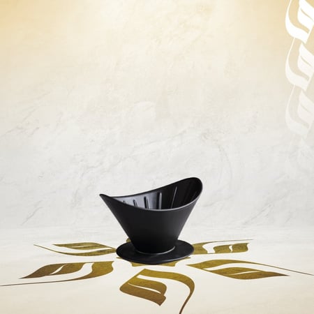 قمع سيراميك نصف القمر - اسود وابيض | V60 Dripper