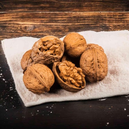 جوز عين الجمل بالقشر