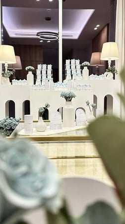 بكج فضي ورد صناعي