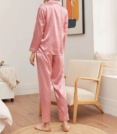 طقم بجامه وردي منقط