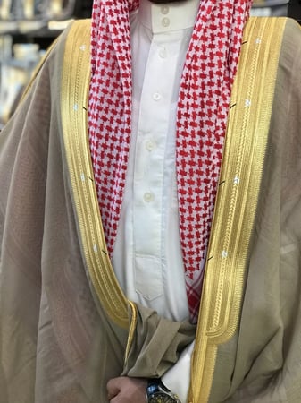 بشت رجالي ملكي رسمي لون زيتي فاتح دقة ملكيه قماش صوف 80٪ قصب حر صناعة سعودية