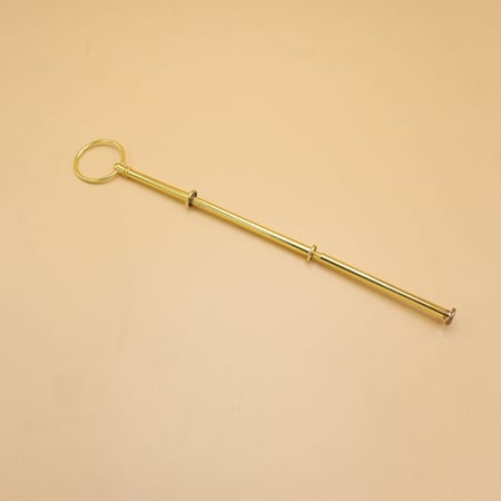 حامل أدوار معدني- رأس خاتم ذهبي