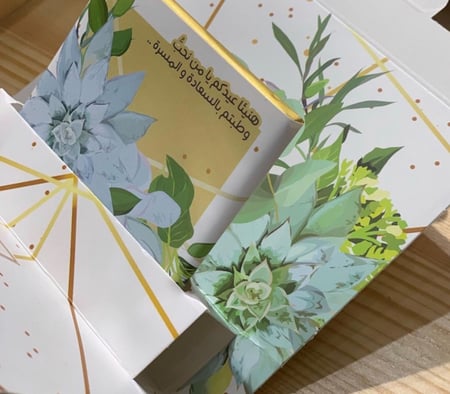 بوكس خشبي و 10 أظرف شوكلاته مربع