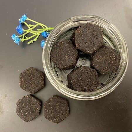 بخور -حلا العود- رائحة نظافة وانتعاش.