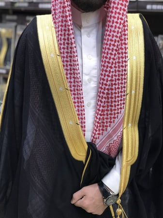 بشت رجالي رسمي VIP نخب أول لون أسود  قماش ياباني صوف 100٪ قصب حر دقة ملكيه صناعة سعودية