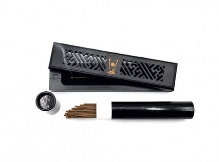 مبخرة ذكيه مقاس صغير لون اسود +أنبوب +عود مروكي طبيعي عدد الاعواد 60 عود تقريبا يستمر  من 30 الى 35 دقيقه تقريبآ