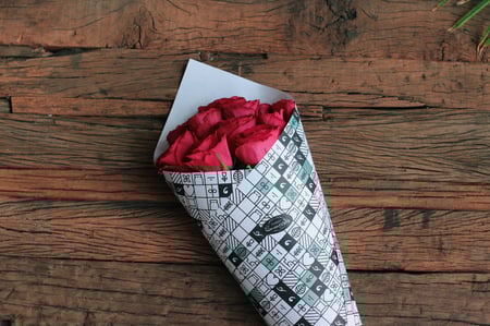 لمنزلك، ولبهجتك - لون أحمر