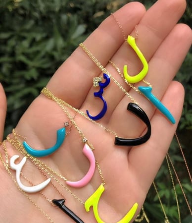 سلسال حرف ف قولد : أسود