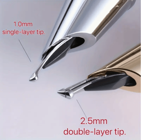 قلم حبر أسود وذهبي