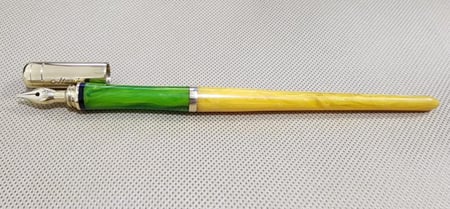 قلم الآغا، ذهبي، ملون أصفر وأخضر، مقاس 2 mm مع غطاء