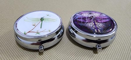 محبرة ثلاثية رسمة فراشة خضراء