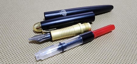 قلم الخطاط المعدني