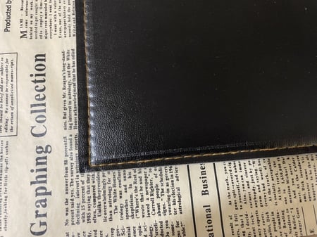 مسند جلد أسود، من طبقتين، ناعم، مخيط، يمكن وضع أوراق بداخله