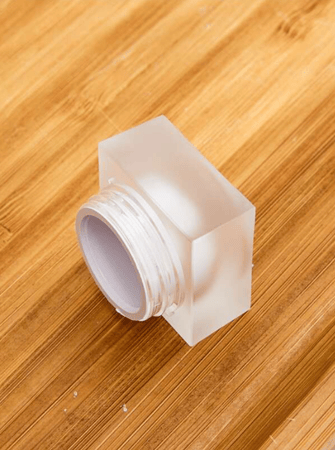 محبرة زجاجية صغيرة من الداخل