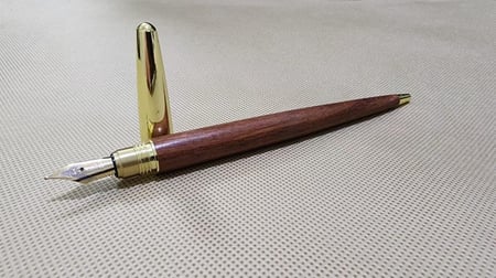 قلم خشب الصندل