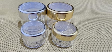 محبرة بلاستيك بغطاء ذهبي وغطاء فضي