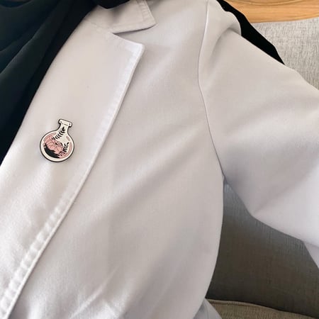 دبوس دورق