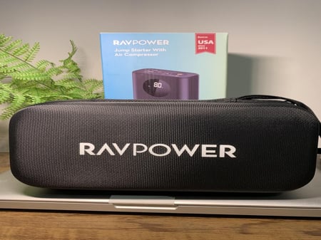 بطارية متنقلة مشغلة للسيارة بقوة 11200 ملي امبير مع منفاخ هواء مدمج من راف باور