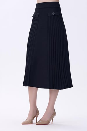 تنورة شتوي بليسيه سوداء بأزرار جانبية